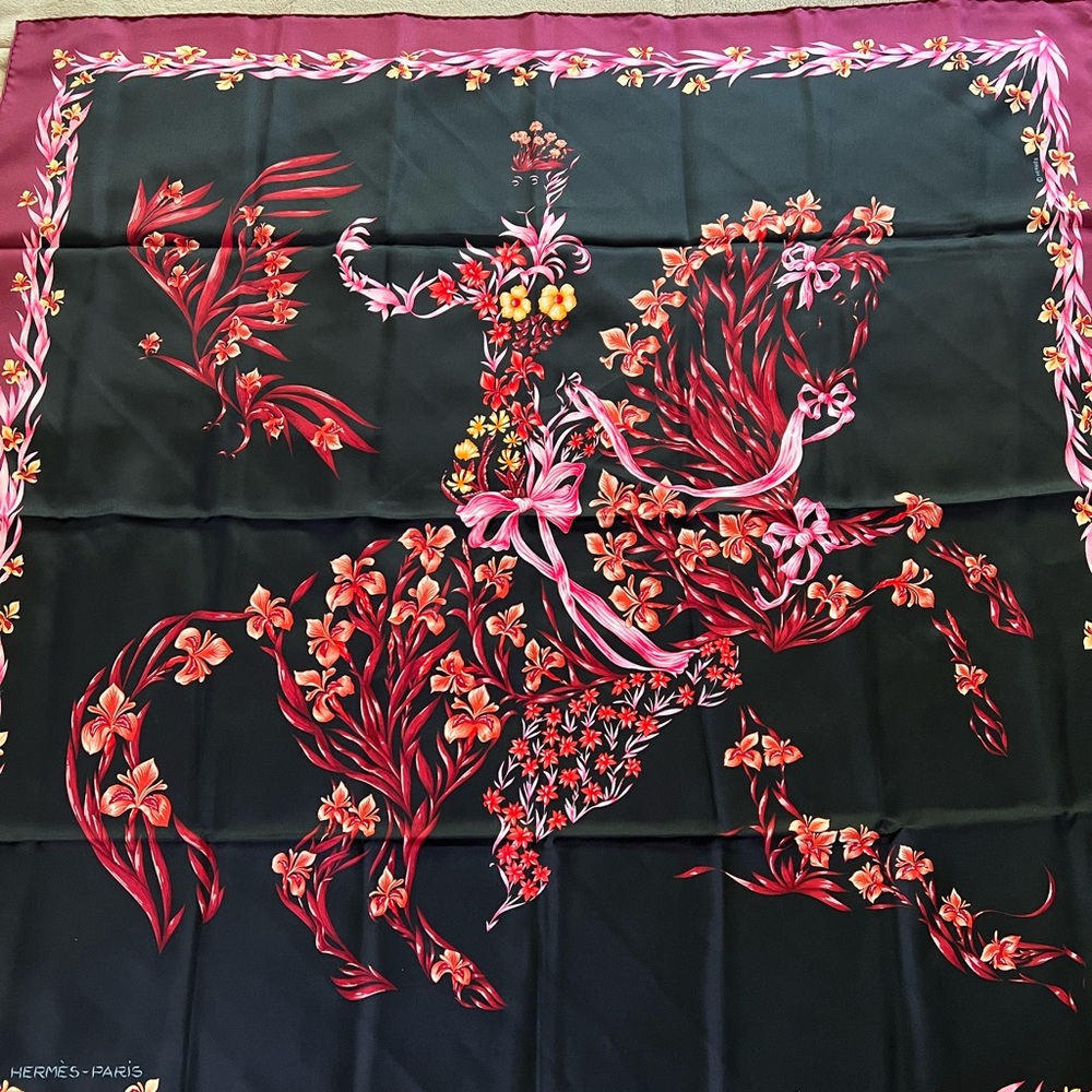 Hermes 💯 silk 35” square scarf NWOT